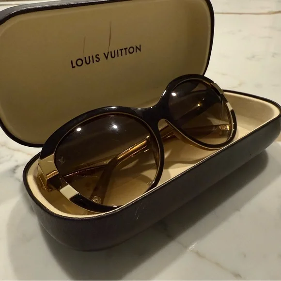 Louis Vuitton | Accessories | Louis Vuitton Black Oversized  display picture 1